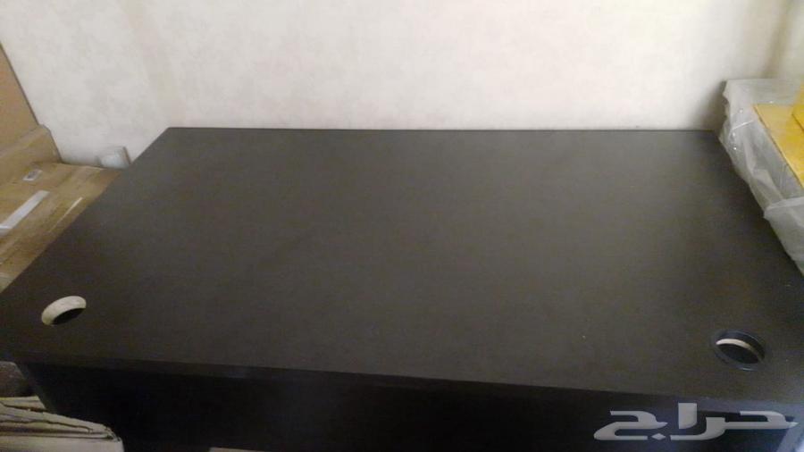 دولاب ومكتب بحالة ممتازة للبيع64564531936385110