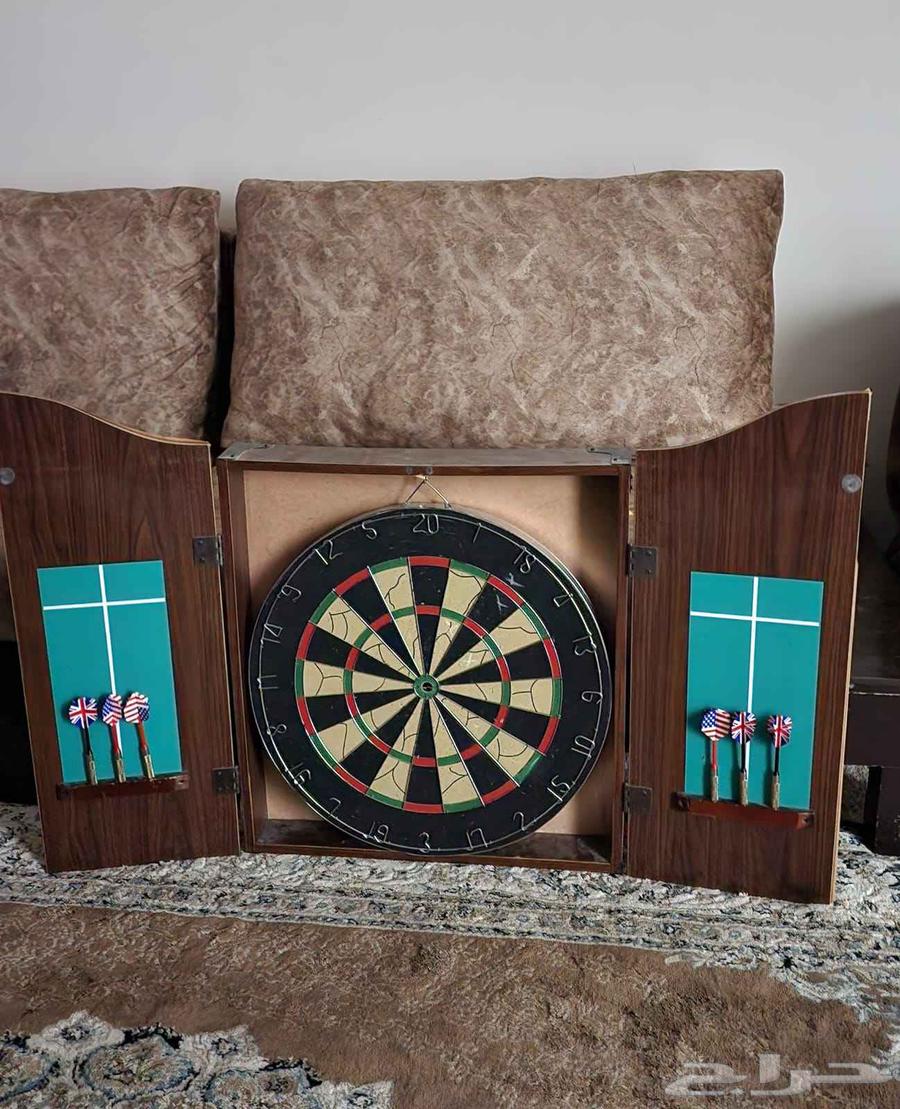 Wooden Dartboard with Arrows64570517778433110