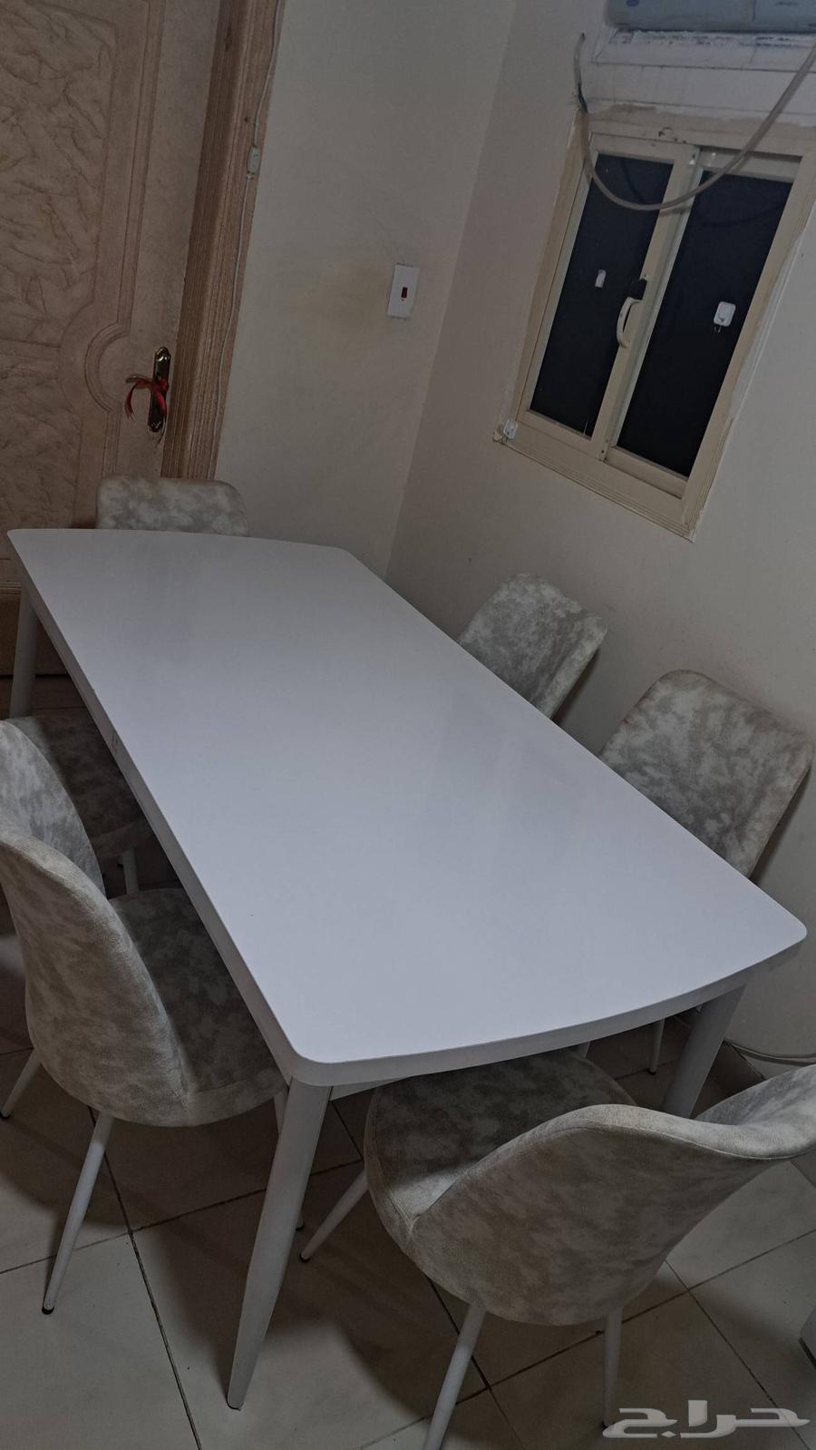 Dining table with 6 chairs64569589984001111