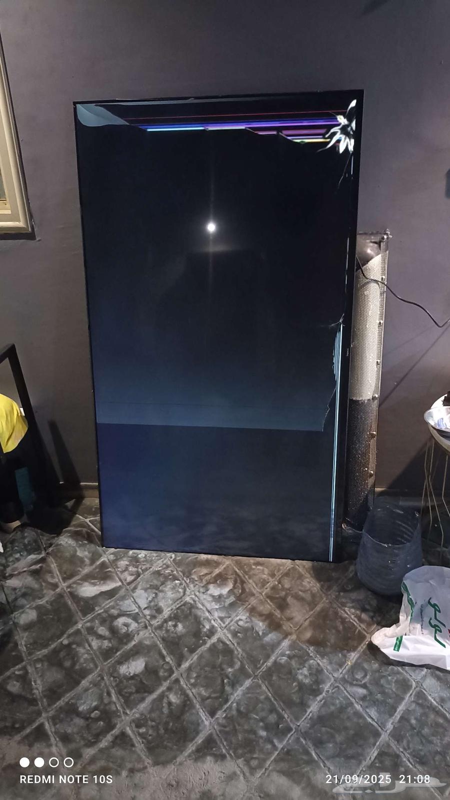 شاشه 53 بوصه الكهربا واصل لكن الشاشه سوده يبيلها تصليح64567004758017110