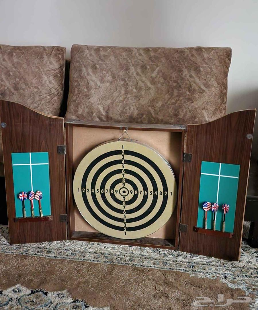 Wooden Dartboard with Arrows64570517778433111