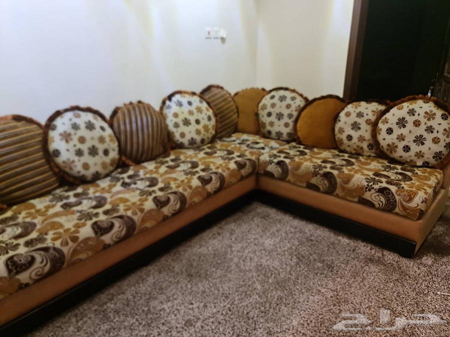 للبيع طقم كنب تفصيل من4سنوات بحالة ممتازة مريح جدا نظيف64569370711555110