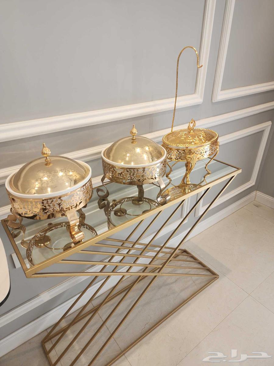 يوجد ثلاثة سخانات طعام ذهبي بحالة ممتازه وثلاثة أطباق تقديم64562671223299110