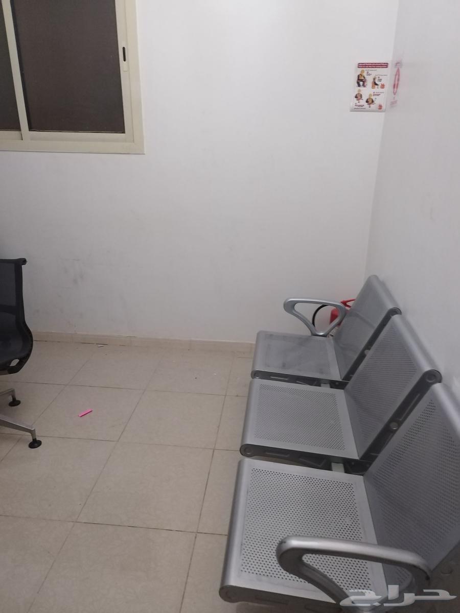 اثاث مكتبي للبيع بحاله ممتازه جدا وفخم والمكتب ايضا للتنازل64563674656003111