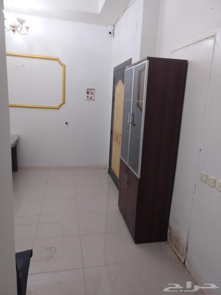 اثاث مكتبي للبيع بحاله ممتازه جدا وفخم والمكتب ايضا للتنازل64563674656003113