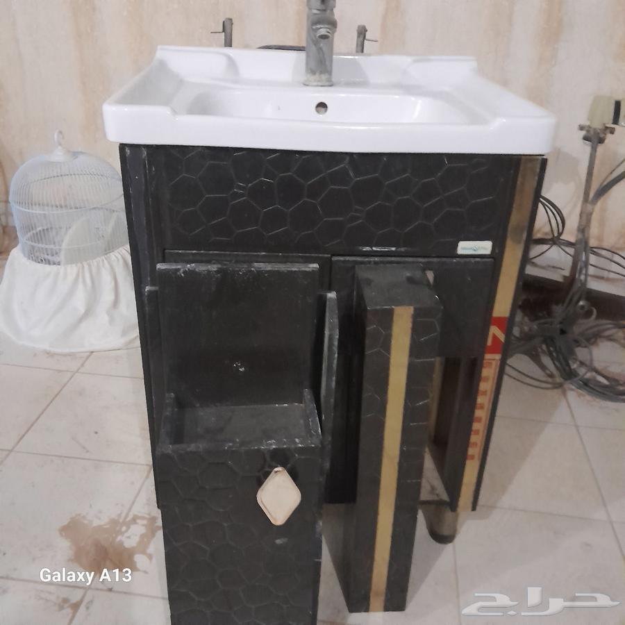 حوض مغسلة ومعه تقفيله ومرآة64570325628161111