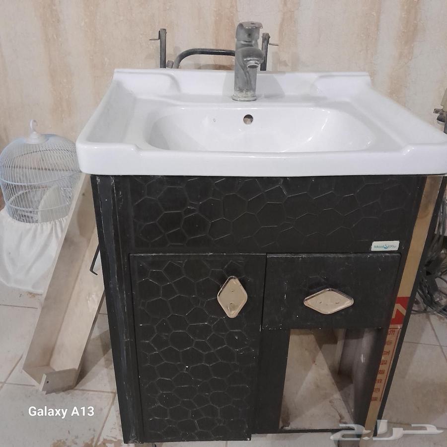 حوض مغسلة ومعه تقفيله ومرآة64570325628161110