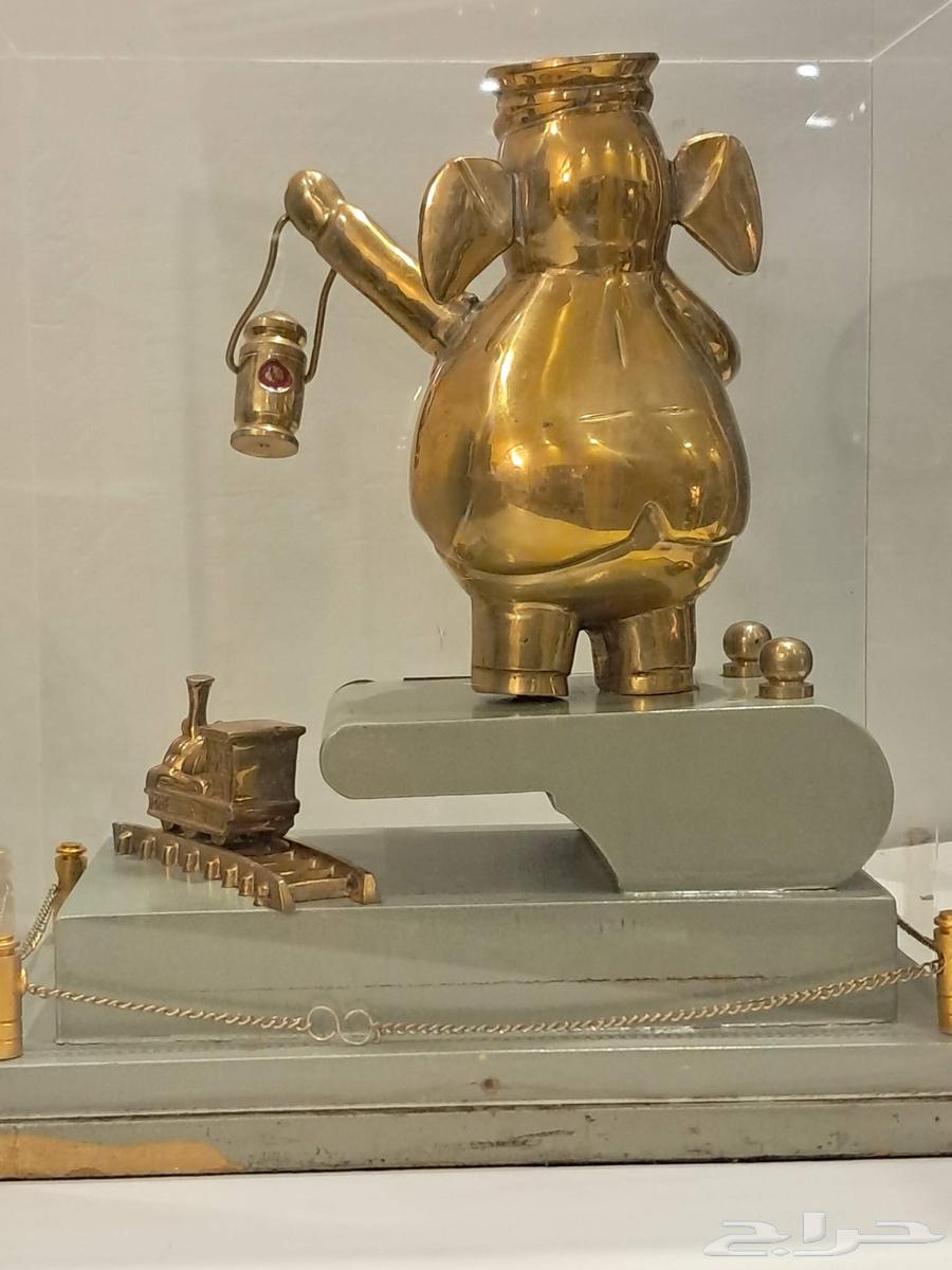 Copper commemorative statue64565158452355113