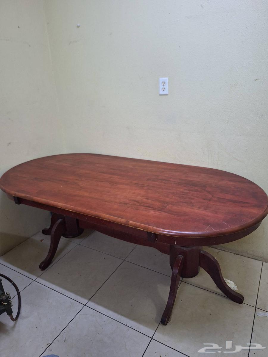 طاولة خشب ممتازة وبحالة ممتازة للبيع64564518011651112