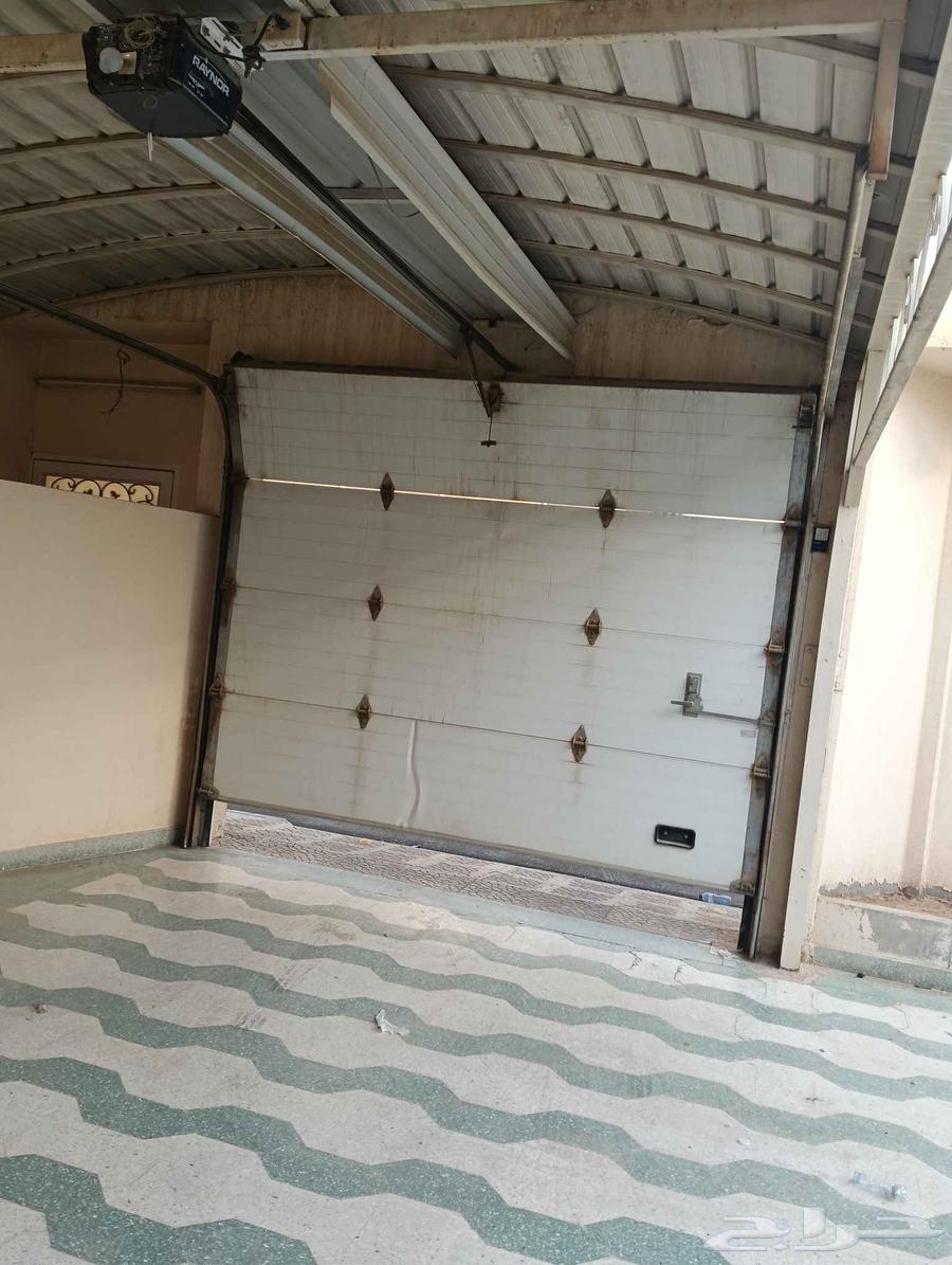 يوجد باب جراش كهربائي بحاله جيده64570053452930112