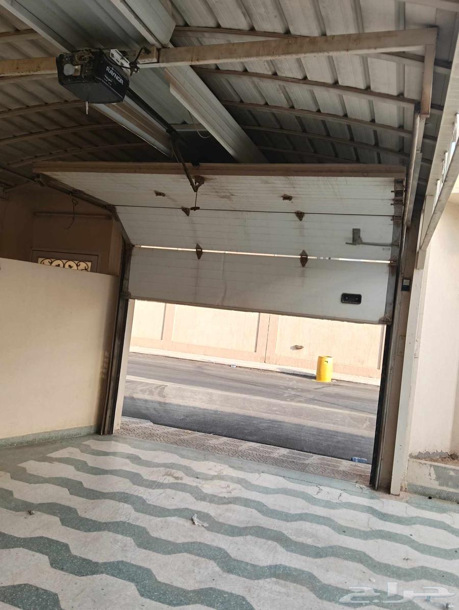 يوجد باب جراش كهربائي بحاله جيده64570053452930110