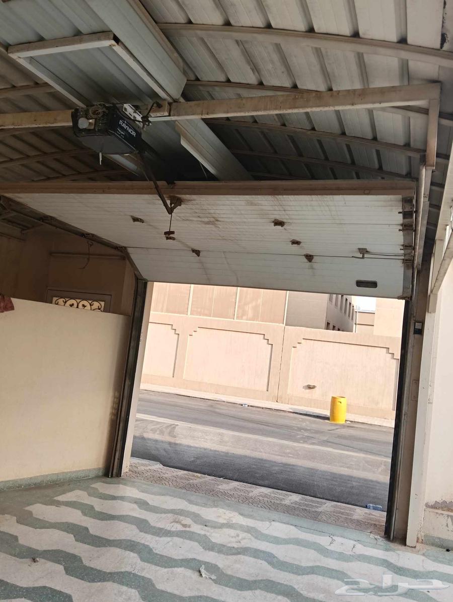 يوجد باب جراش كهربائي بحاله جيده64570053452930111