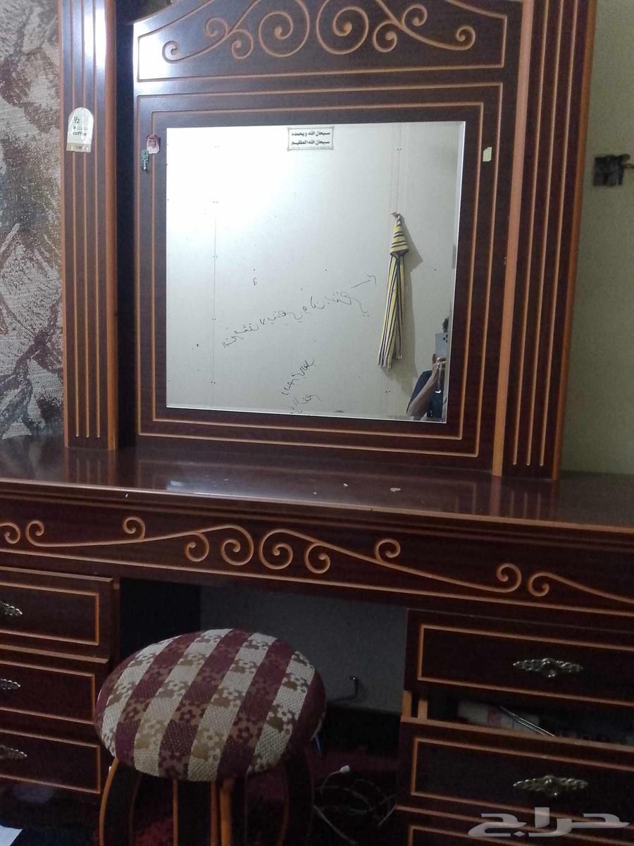 دولاب وتسريحه للبيع 300 ريال64564518150659111