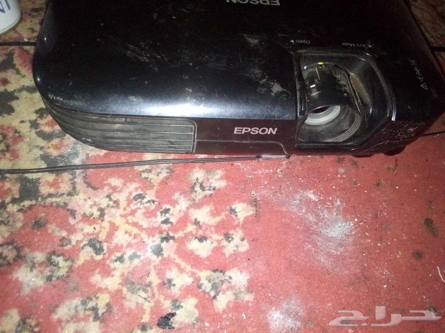 يوجد لدي بروجكتر نظيف جدا للبيع64563702413313110