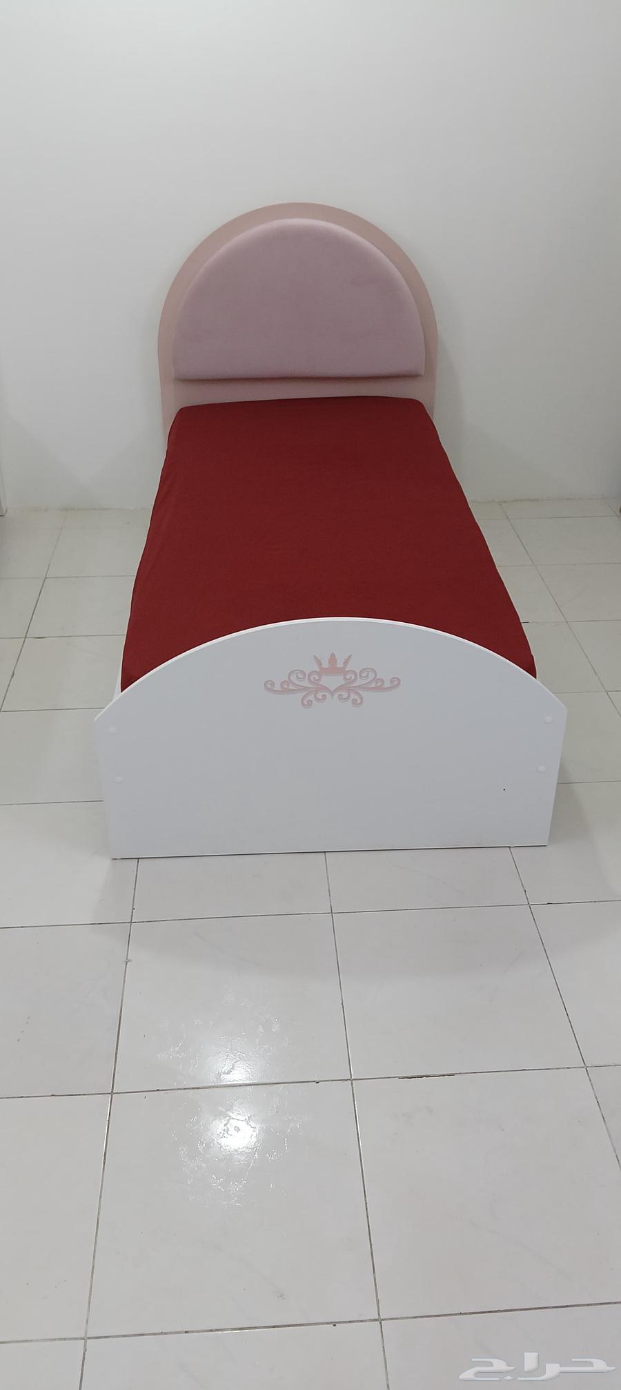 فرصه سرير اطفال كالجديد استعمال كم يوم فقط ب600ريال64568550751747112