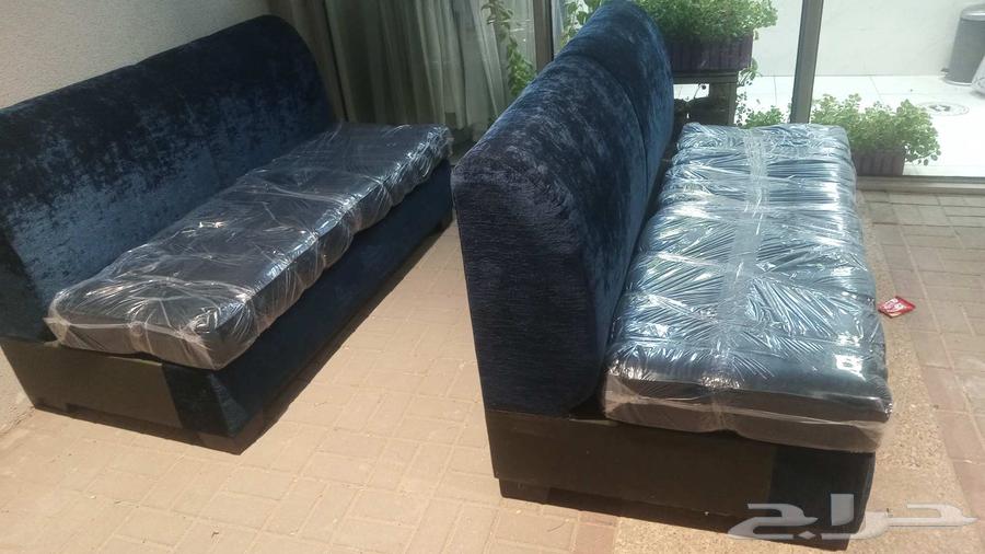 طقم كنب(قطعتين)شبه جديد .قماش مخملي بلون كحلي غامق انيق.64562754800514110