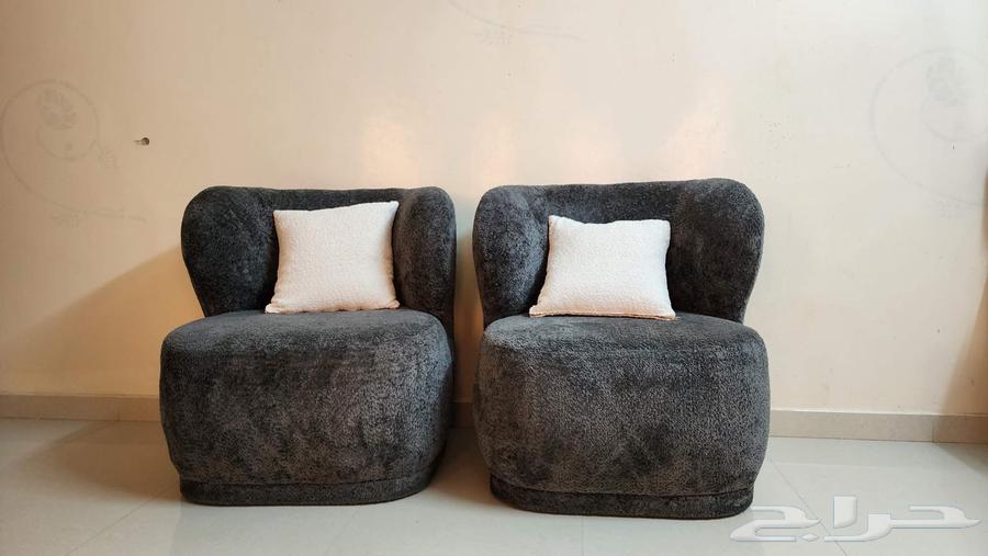 Two sofas in excellent condition in Riyadh64564685049986111