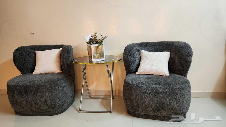 Two sofas in excellent condition in Riyadh64564685049986110