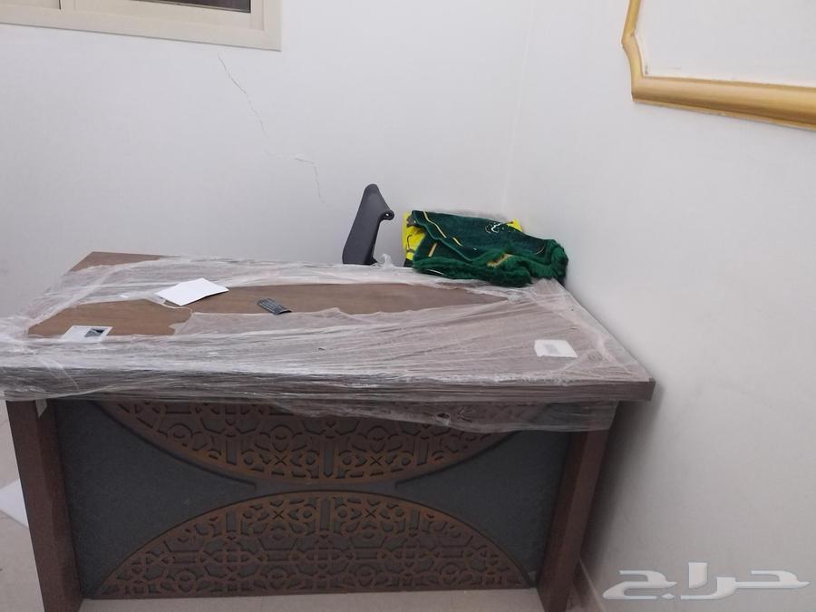 اثاث مكتبي للبيع بحاله ممتازه جدا وفخم والمكتب ايضا للتنازل64563674656003114
