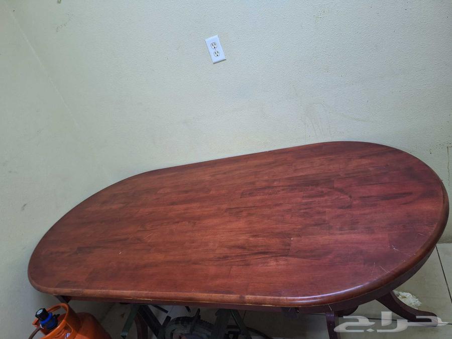 طاولة خشب ممتازة وبحالة ممتازة للبيع64564518011651113