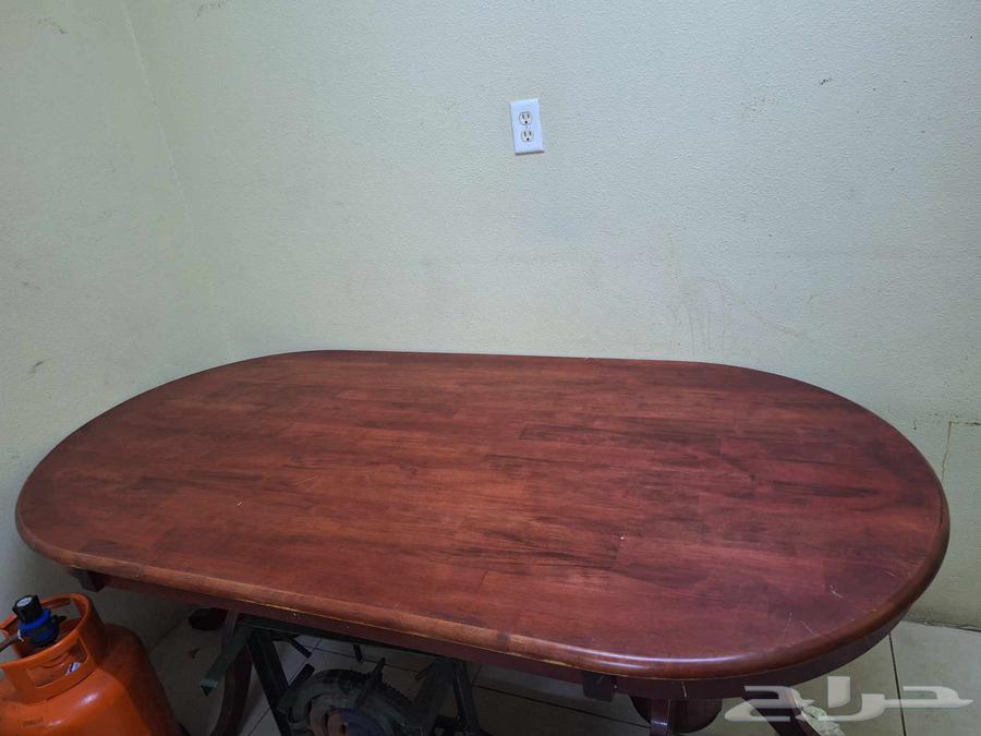 طاولة خشب ممتازة وبحالة ممتازة للبيع64564518011651114