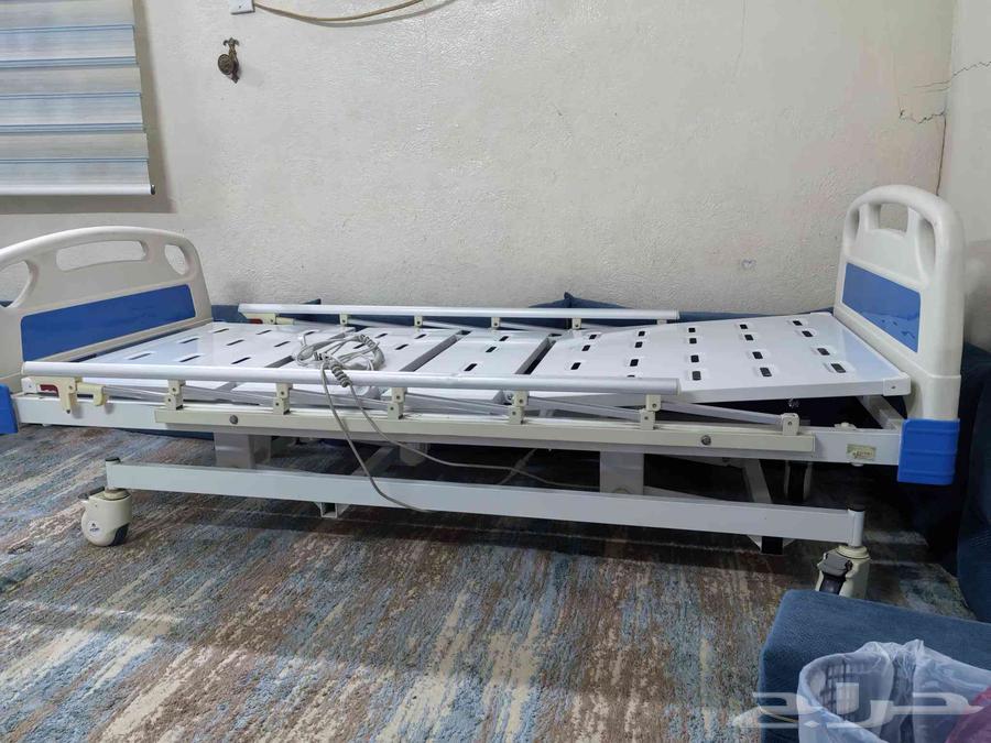 سرير مرضى للبيع شبه جديد السعر استخدام أقل من شهر ب 500 ريال64571175443329111