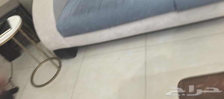 كنب للجلوس بحالة جيدة64570750601474111