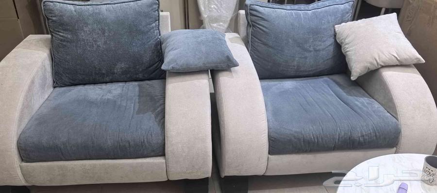 كنب للجلوس بحالة جيدة64570750601474110