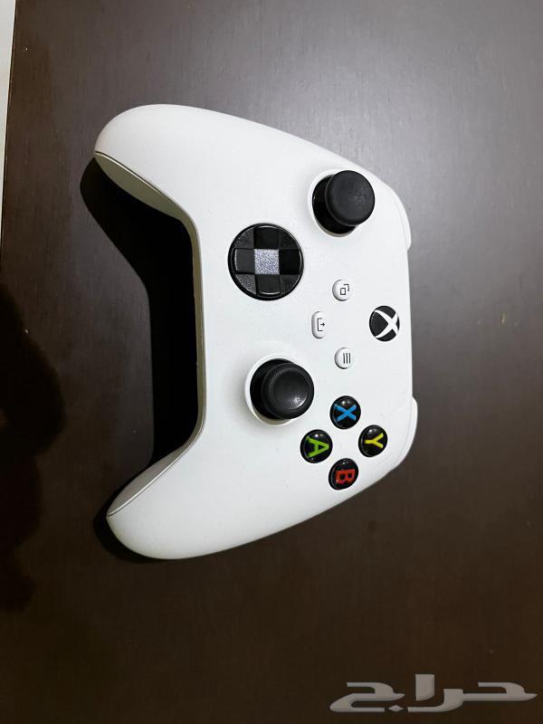 Xbox Series S with professional controller and screen64564476386050113