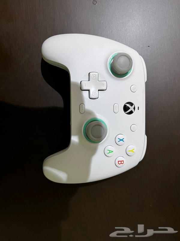 Xbox Series S with professional controller and screen64564476386050111