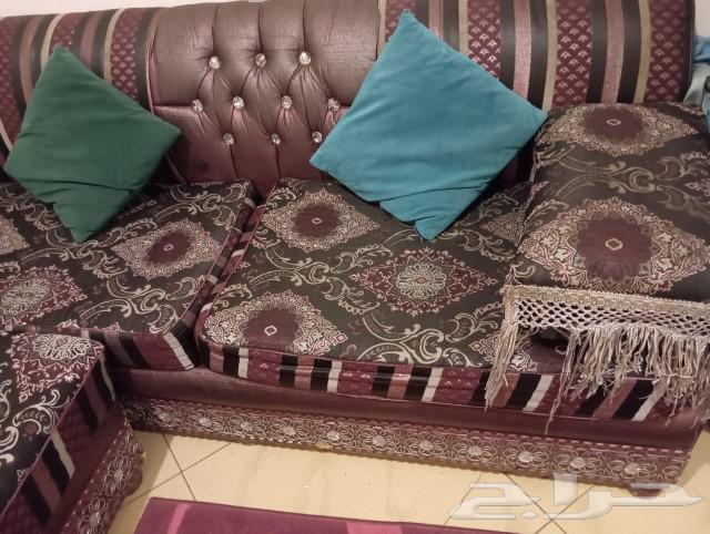 Sofa for urgent sale due to moving for 300, the sofa is in good condition64567877927171110