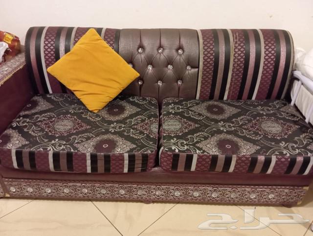 Sofa for urgent sale due to moving for 300, the sofa is in good condition64567877927171111