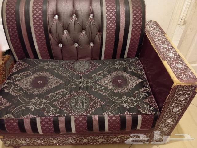 Sofa for urgent sale due to moving for 300, the sofa is in good condition64567877927171113