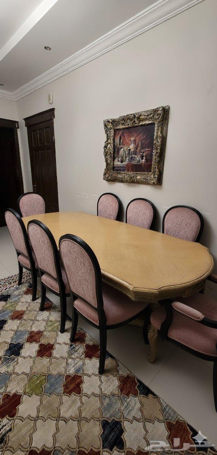 Dining table with 10 chairs in very excellent condition64567323784707110