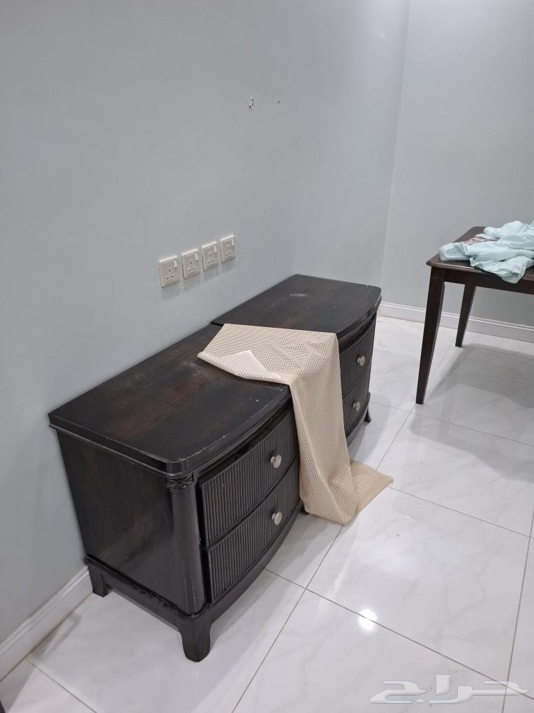 يوجد اثاث للبيع في حالة جيده64564074303490110