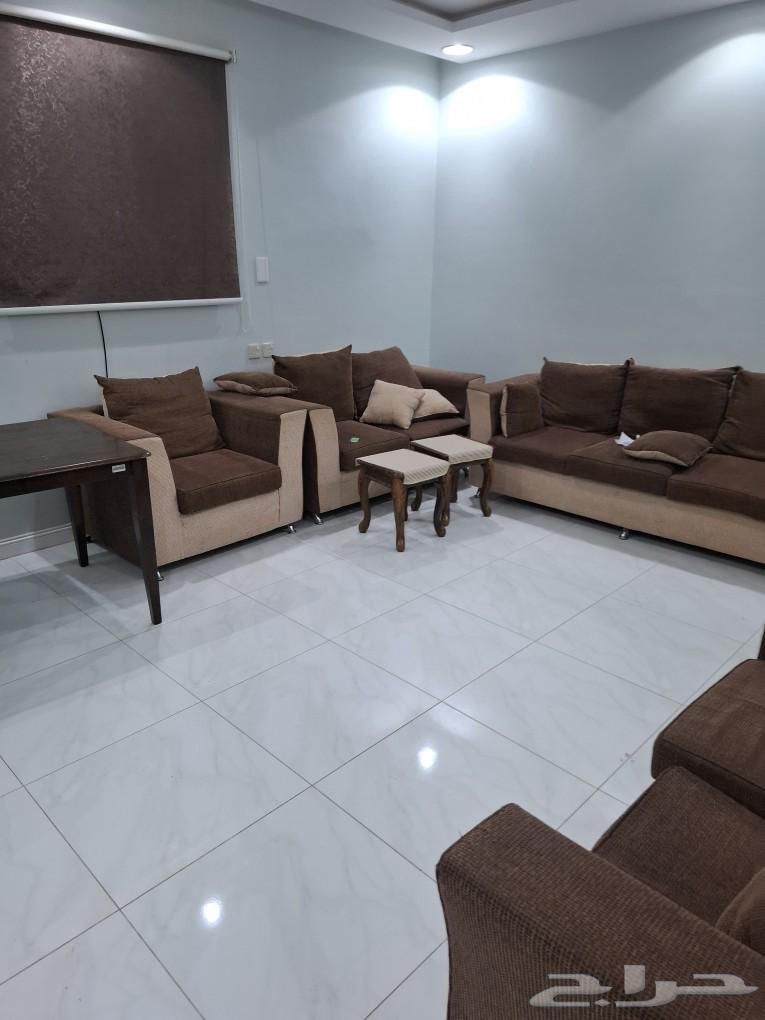 يوجد اثاث للبيع في حالة جيده64564074303490111