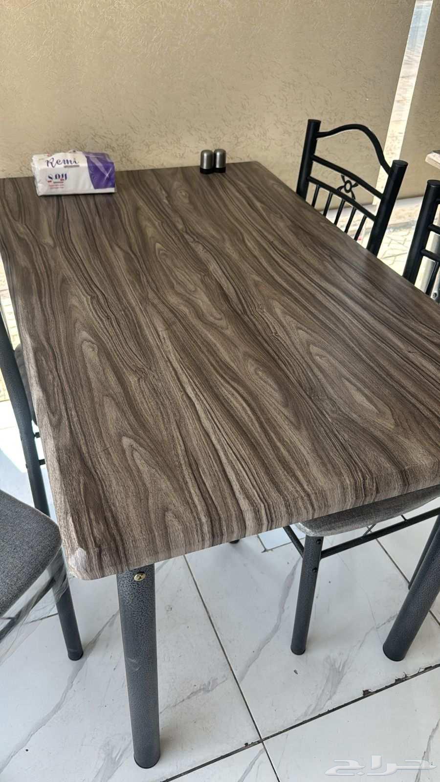 طاوله مع اربع كرسي64566203294465112