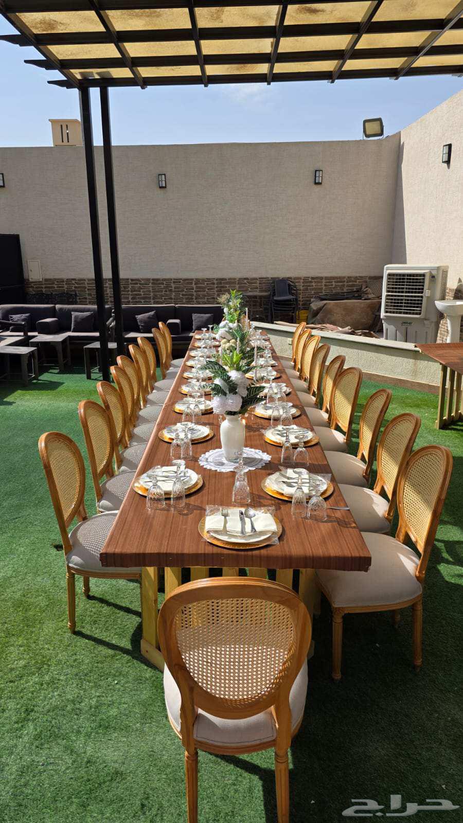 السلام عليكم انا عندي اغراض محل حفلات كراسي اجدد وطاولات لسه64563466412930113