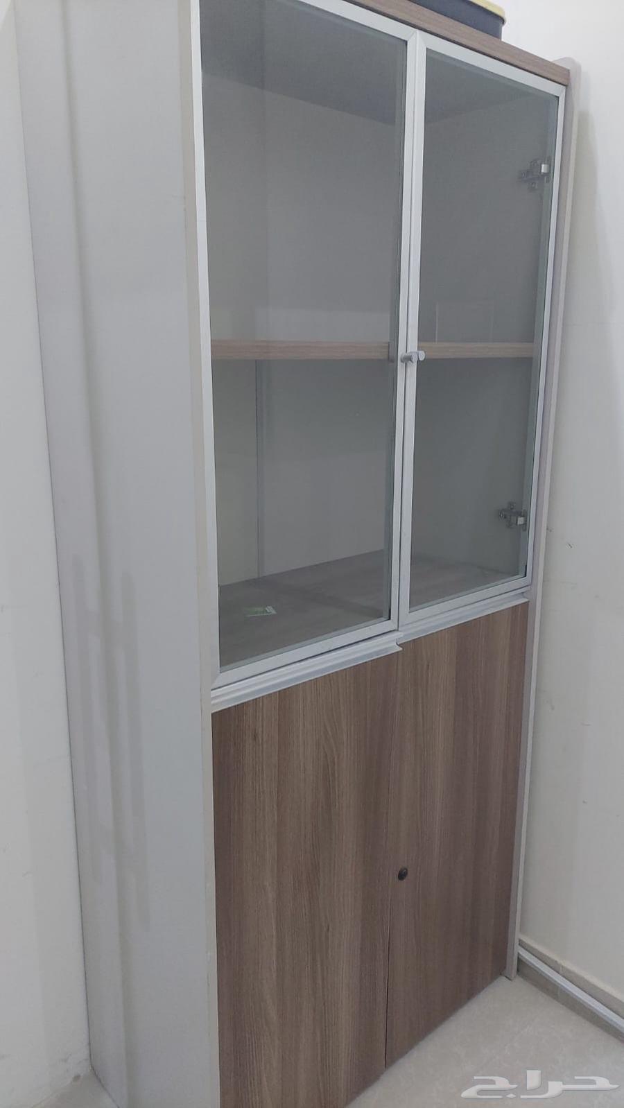 مكاتب وطاولات للبيع وصندوق سلفرات64566036555139110