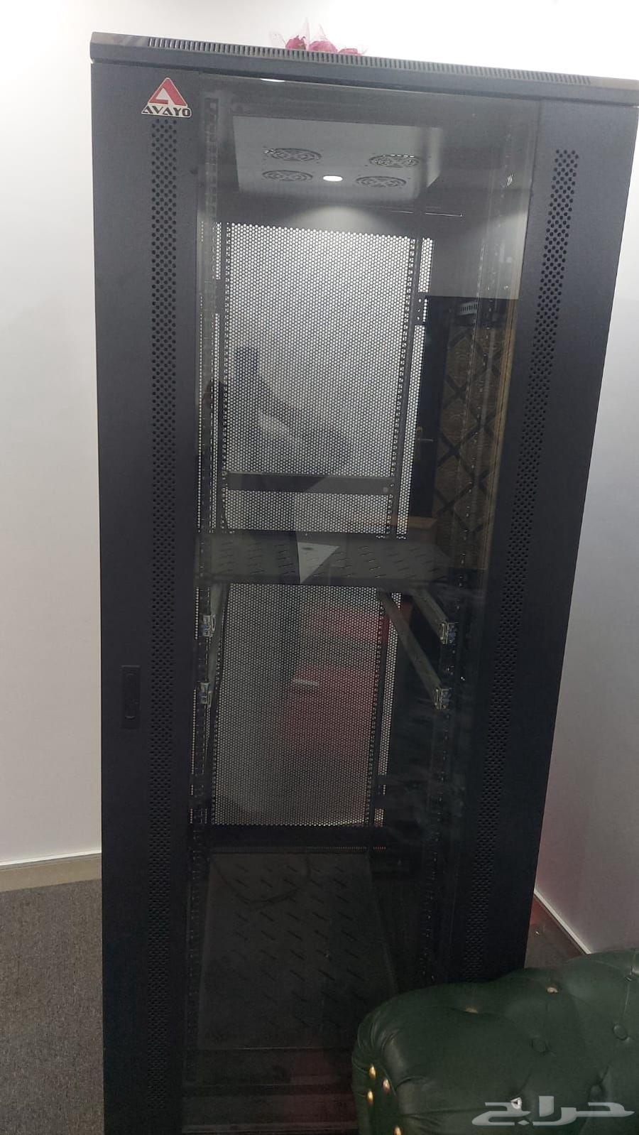 مكاتب وطاولات للبيع وصندوق سلفرات64566036555139112