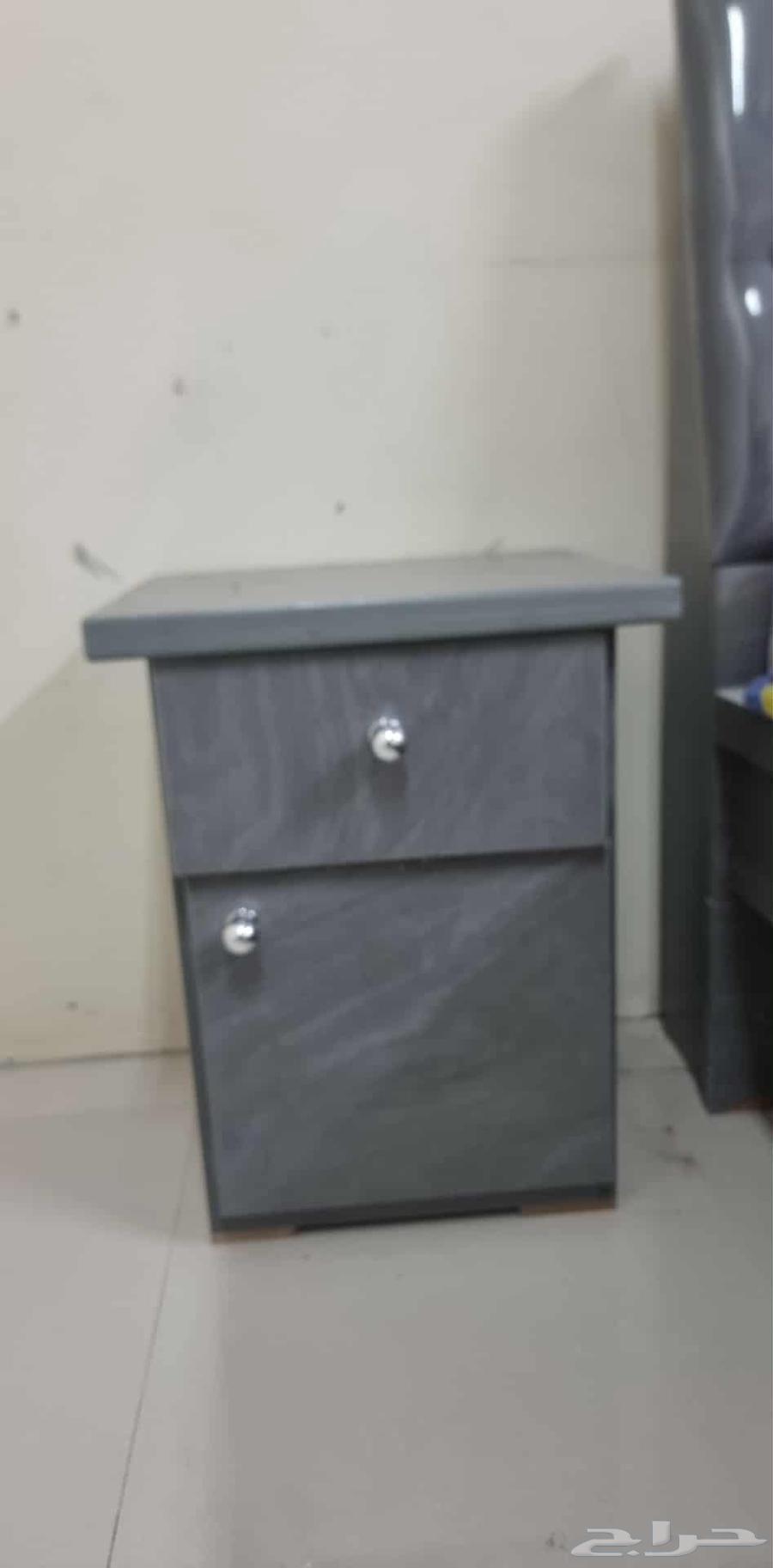 غرفة نوم شامله السرير و2 كومودينو ودولاب ومرتبه استعمال شهر64565214501505112