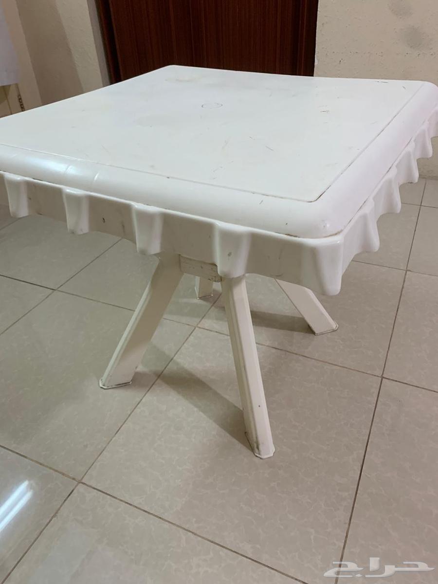 Items for sale: TV, bed sheet, table64565522359297111
