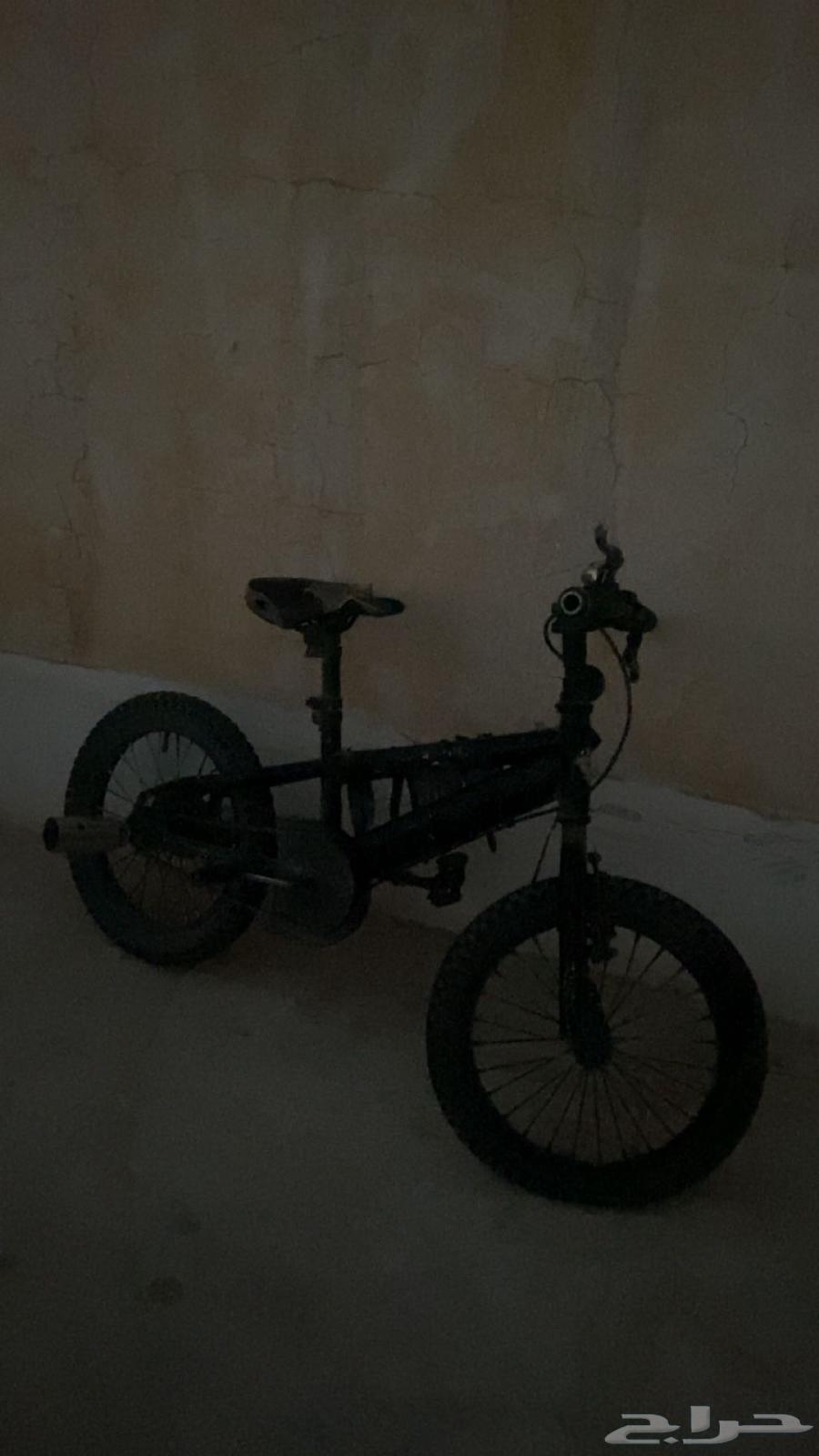 ثلاثه سياكل مقاسات مختلفه وسريرين حديد وطابعه64577516172674110