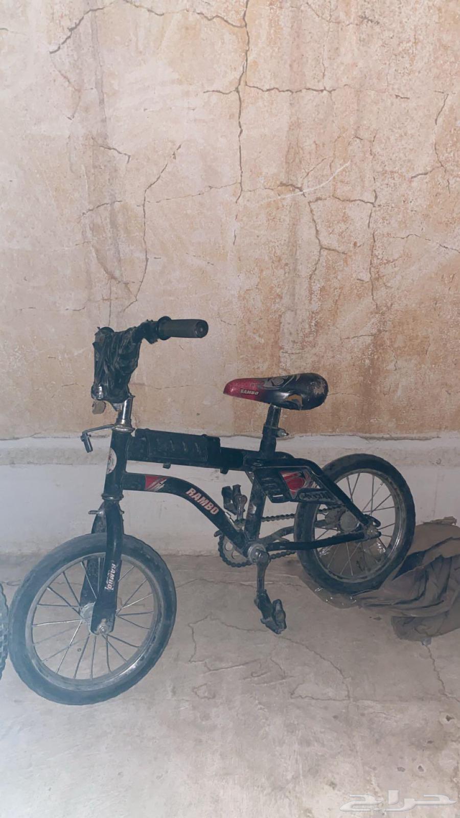 ثلاثه سياكل مقاسات مختلفه وسريرين حديد وطابعه64577516172674112