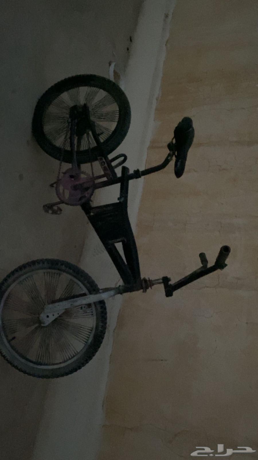 ثلاثه سياكل مقاسات مختلفه وسريرين حديد وطابعه64577516172674111