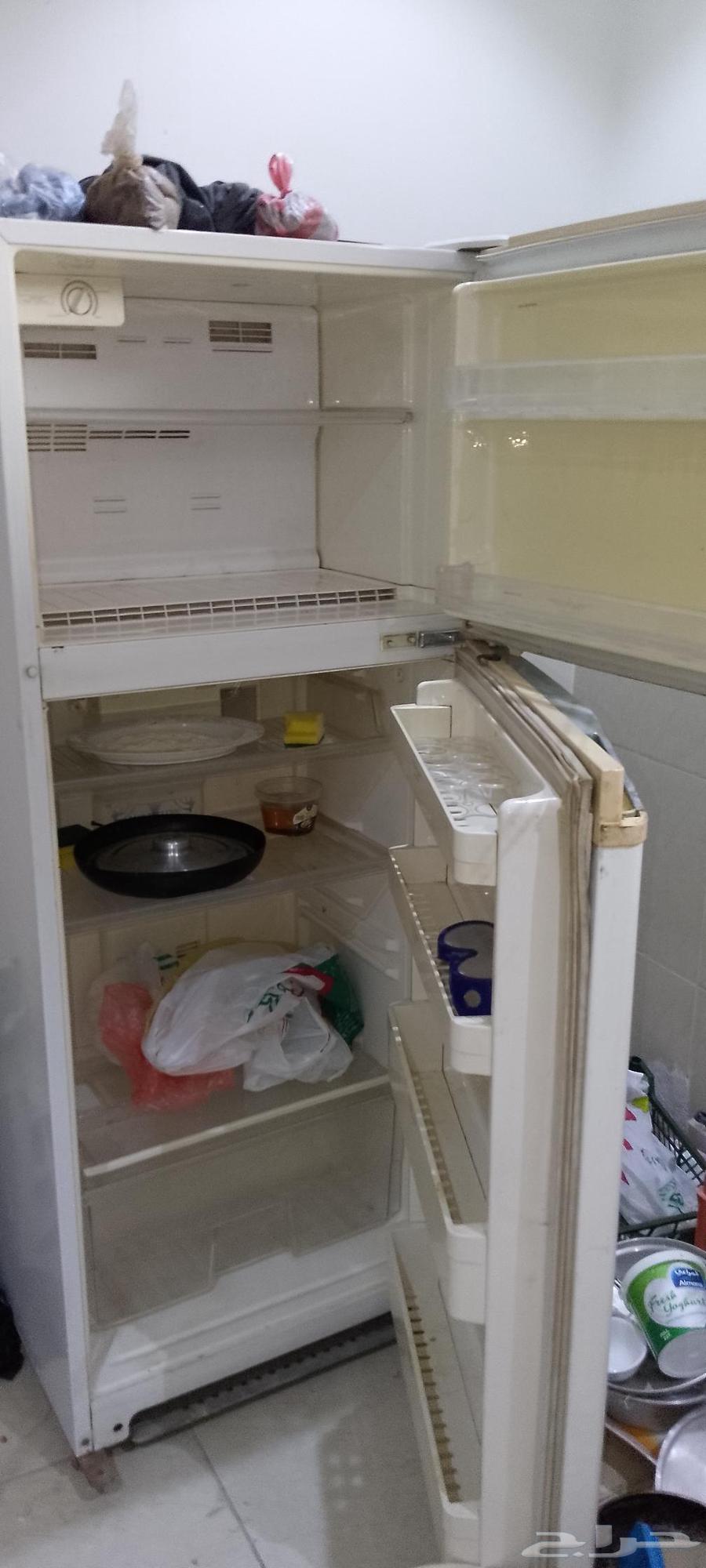 ثلاجه شبه جديد يحتاج لها تصليح فقط64576353615619113