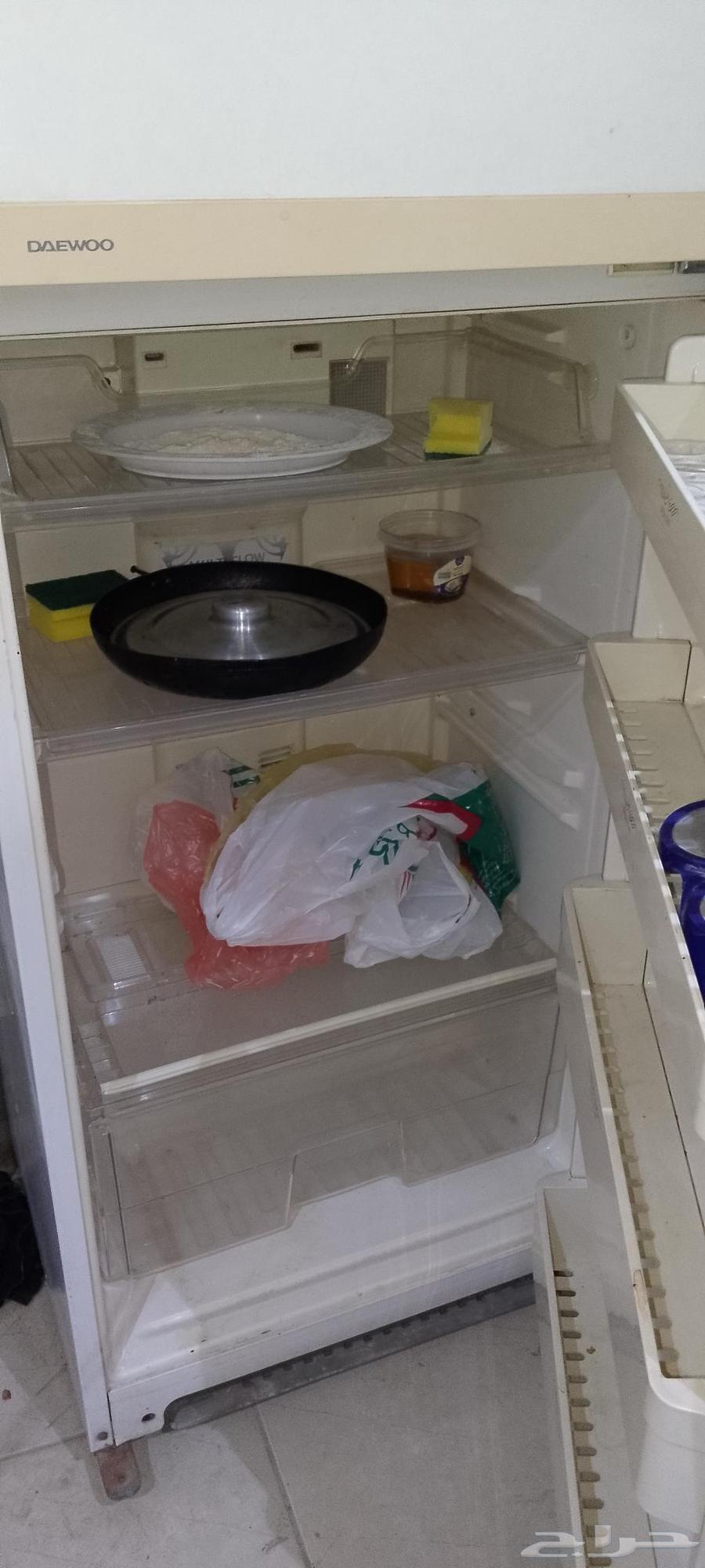 ثلاجه شبه جديد يحتاج لها تصليح فقط64576353615619110