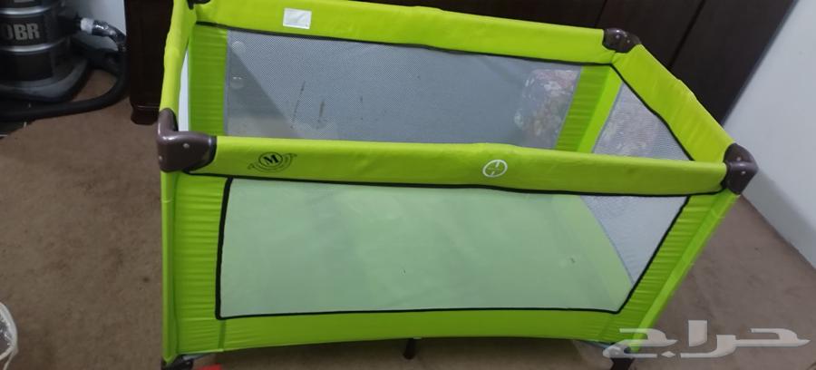 تواصل وتس او اتصال سرير اطفال شبه جديد واضح في الصورة64573573777411110