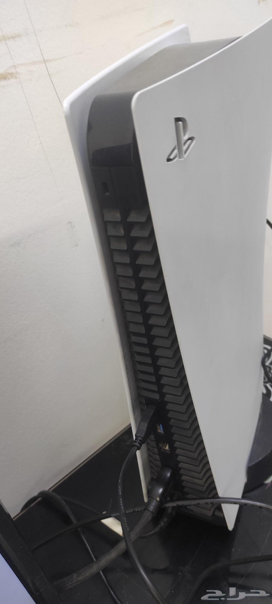 بلايستيشن 5 بحالة ممتازة لا يشكو من شى64578339967746114