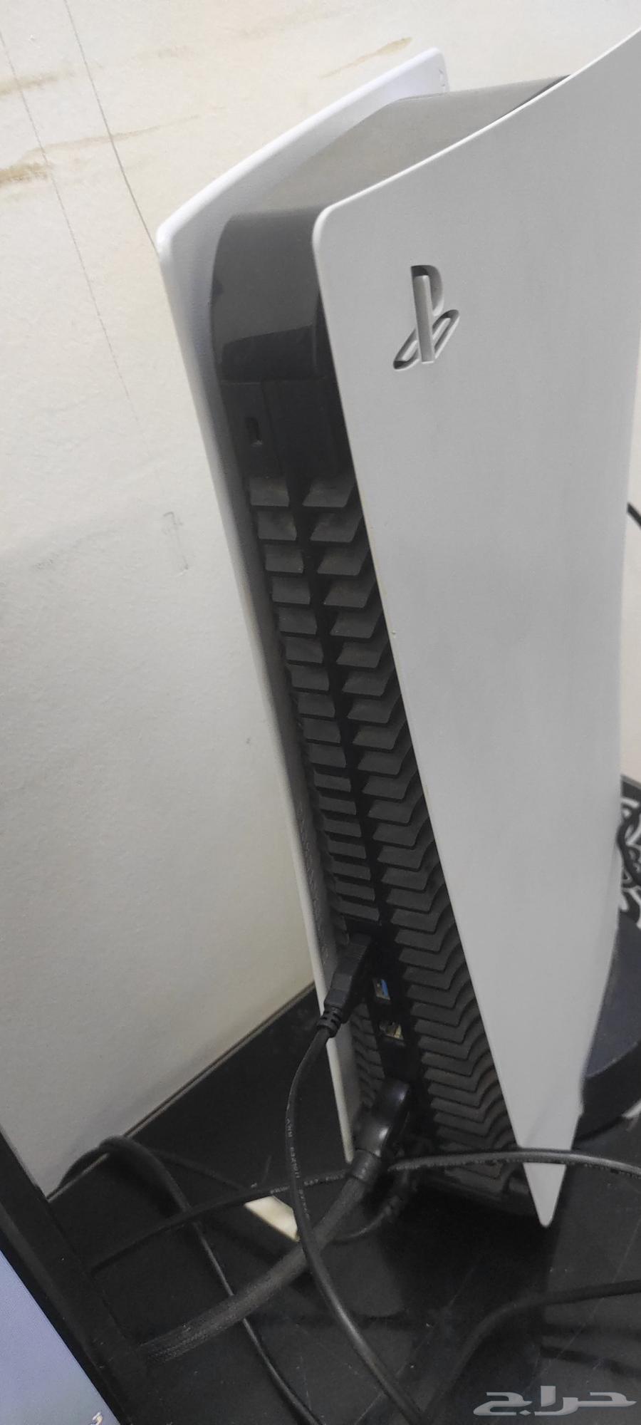 بلايستيشن 5 بحالة ممتازة لا يشكو من شى64578339967746112